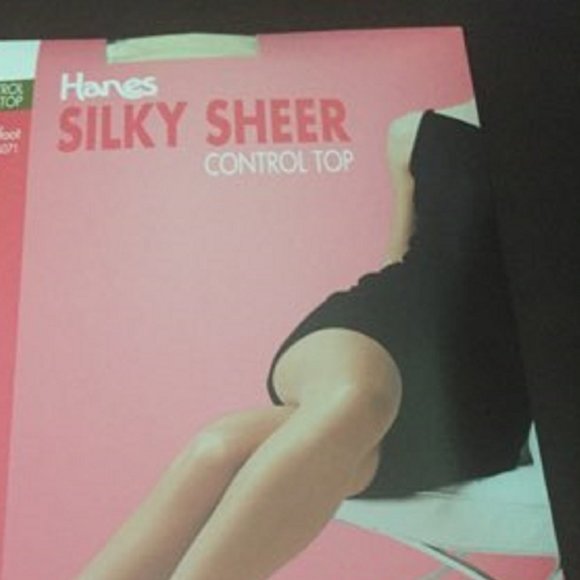 Pantyhose/Hosiery Hanes Silky Sheer Sandlefoot Color: Pearl, Size: AB - Picture 2 of 2